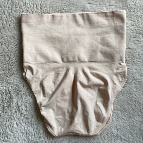 SKIMS | Core Control Brief in Clay | 2X/3X - Picture 7 of 10